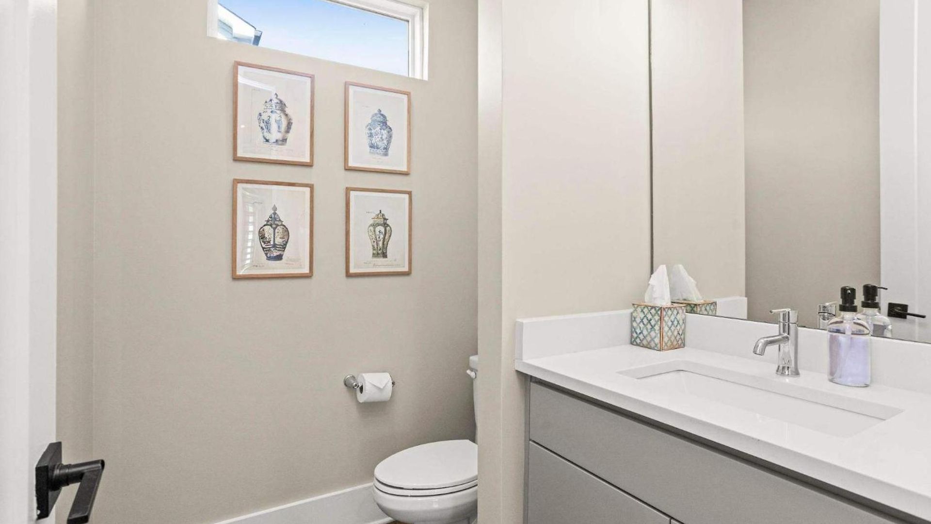 Holiday home 2 Adjacent Gem Great For Big Groups 8th Ave S