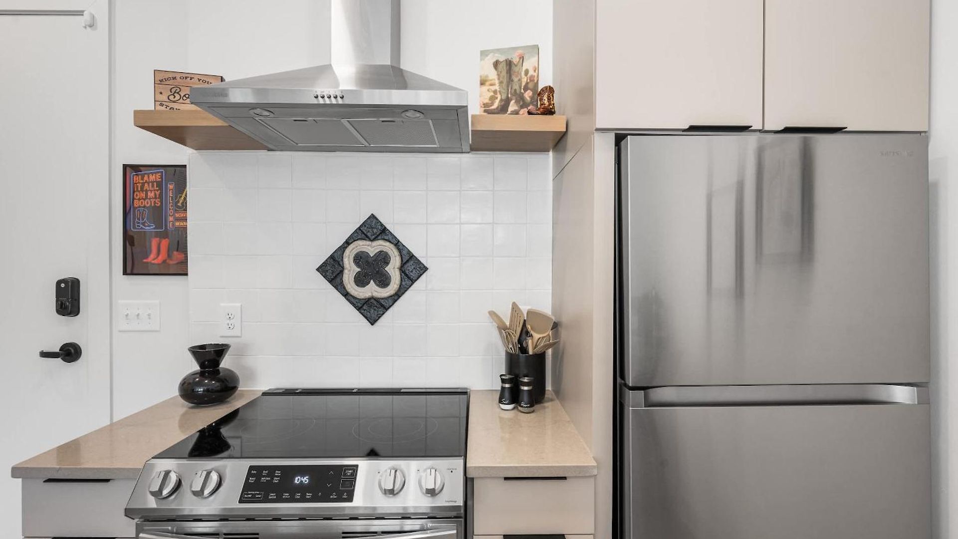 East Nash For 4 With Public Rooftop Near Dt