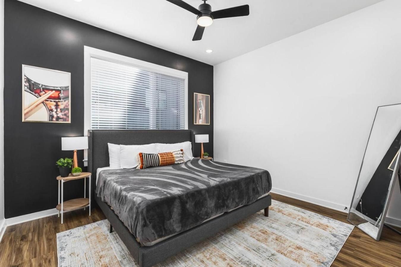 Two Adjacent Homes Sleeps 24 Only 3 Miles To Broadway *