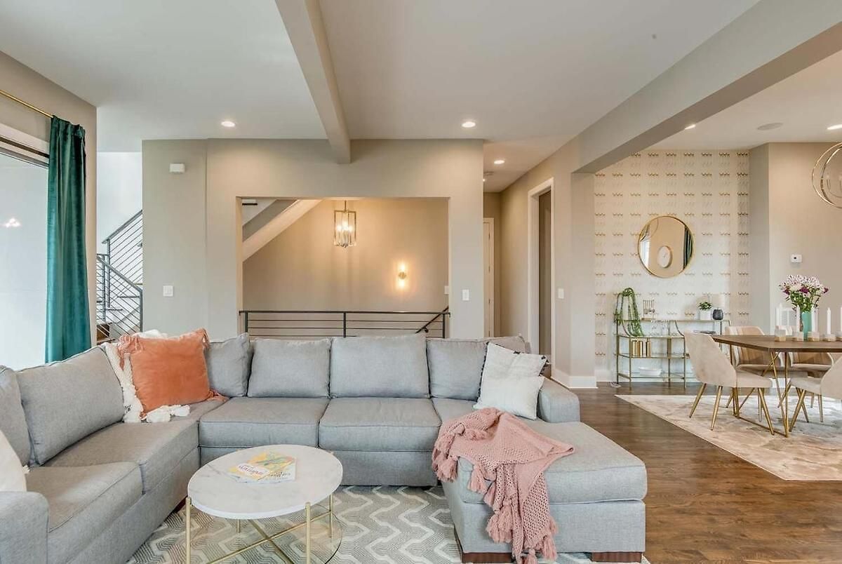 Stunning Skyline Manor - Rooftop Views Villa *