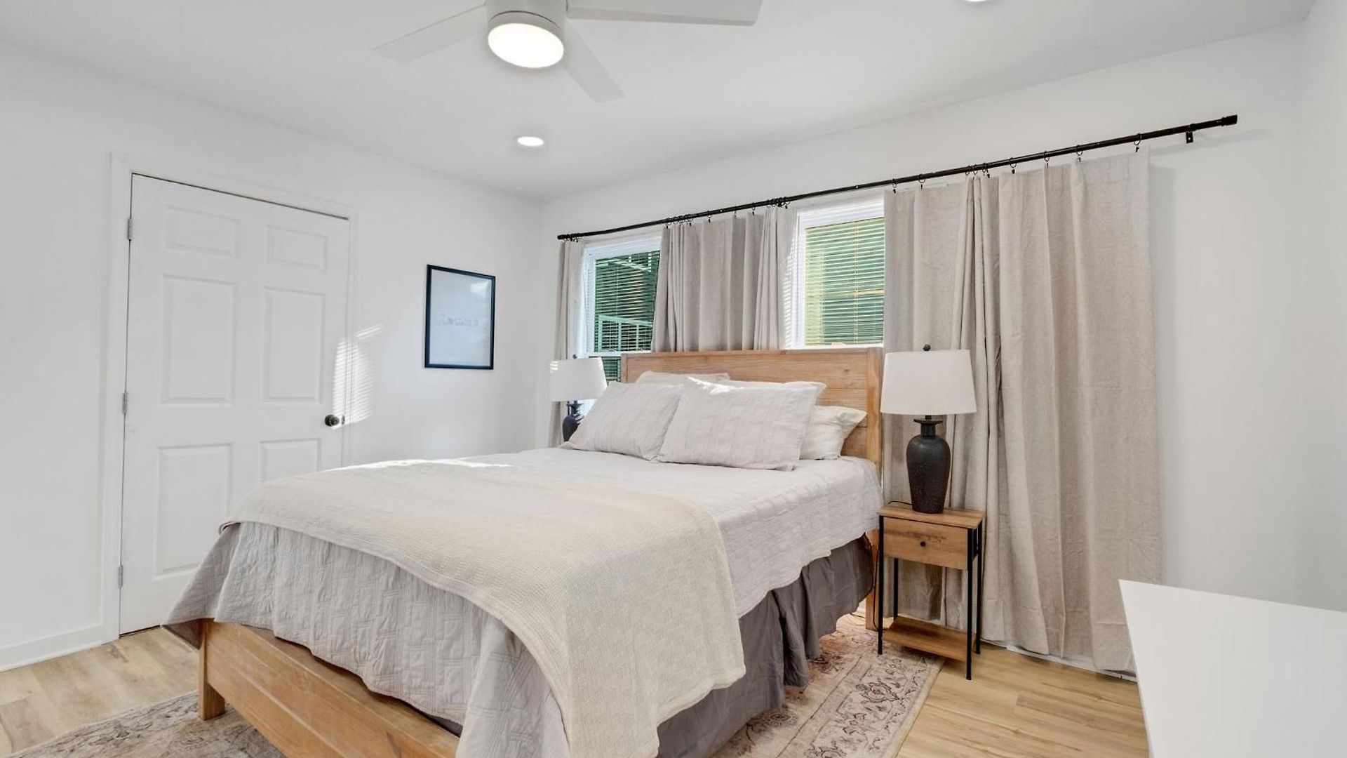 Stylish Getaway With Free Parking Holiday home