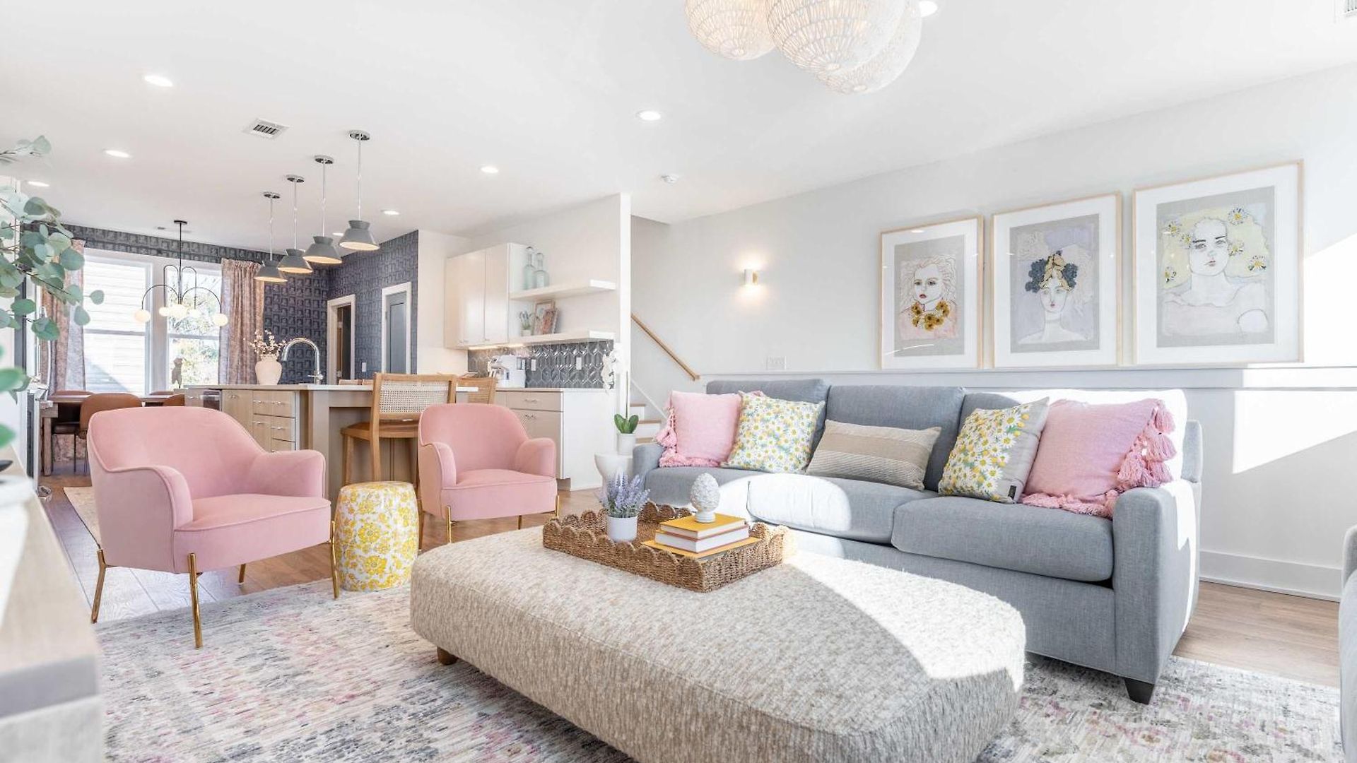 Retreat With Hot Tub & Private Garage Holiday home