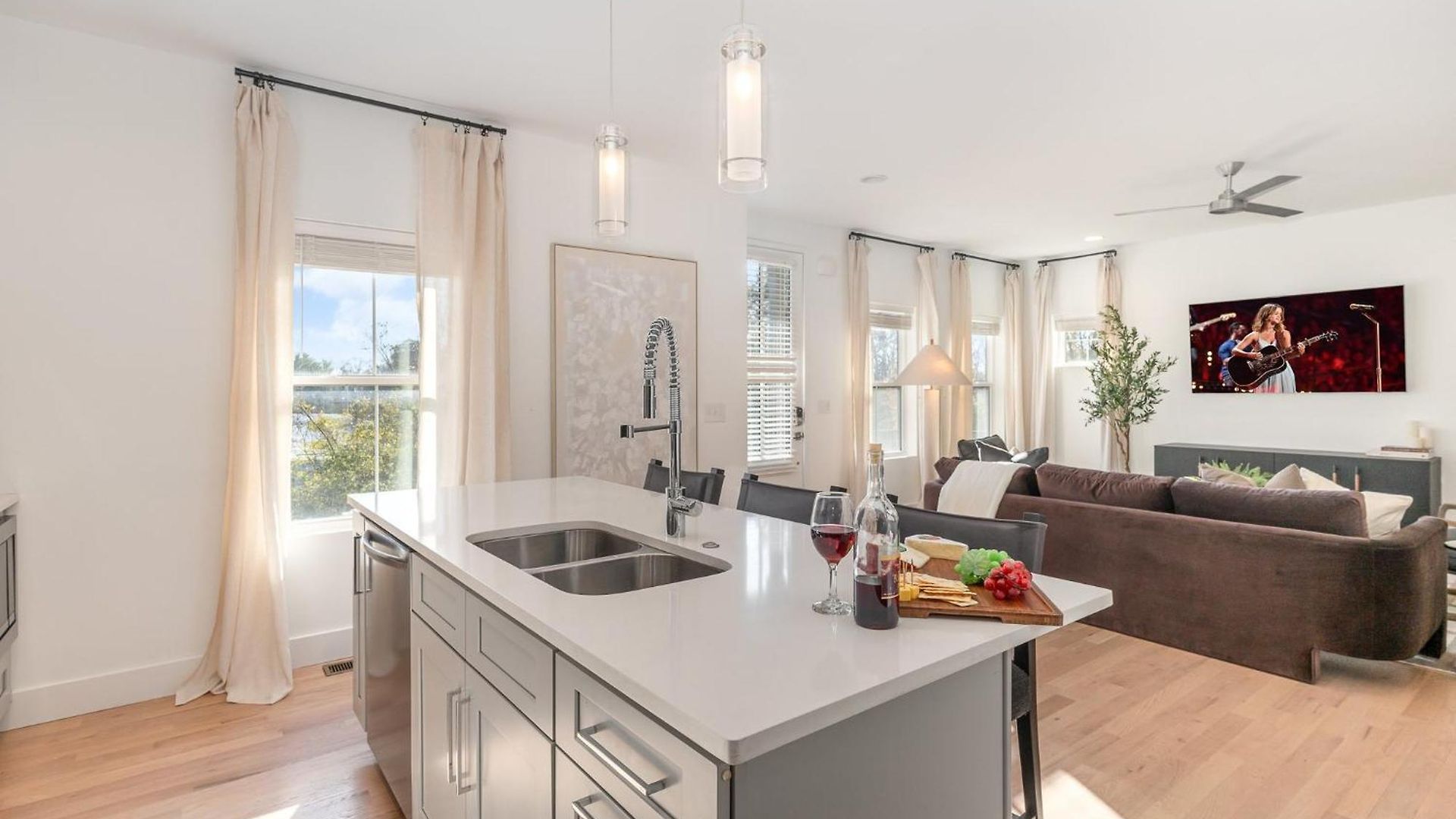 - 405 Marshall St #3 *