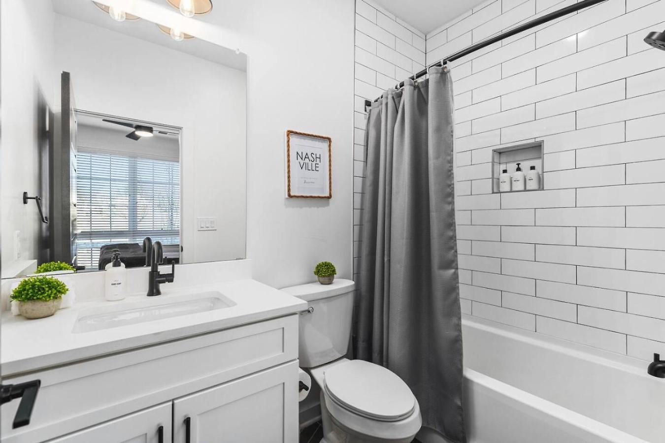 Two Adjacent Homes Sleeps 24 Only 3 Miles To Broadway