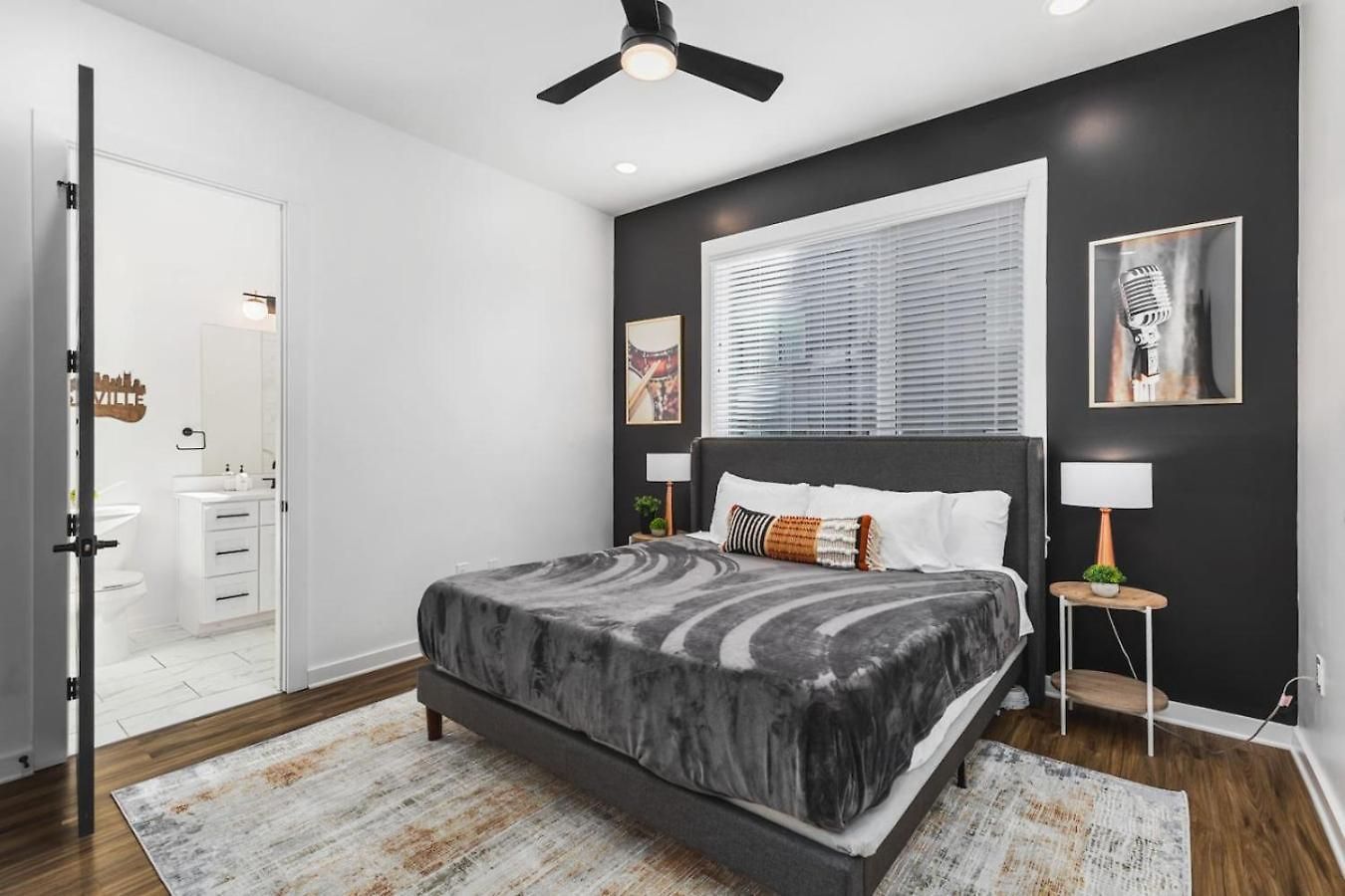 Two Adjacent Homes Sleeps 24 Only 3 Miles To Broadway Holiday home Nashville