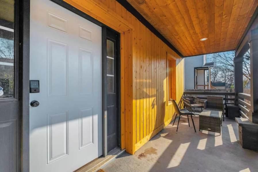 Spacious Duplex In Prime Location Nashville