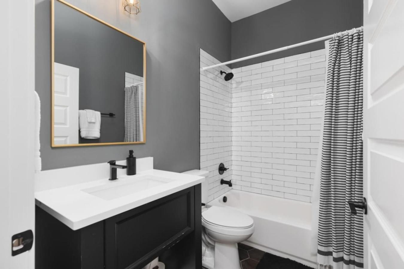 Sleeps 20 Three Side By Side 10 Minutes To Broadway *