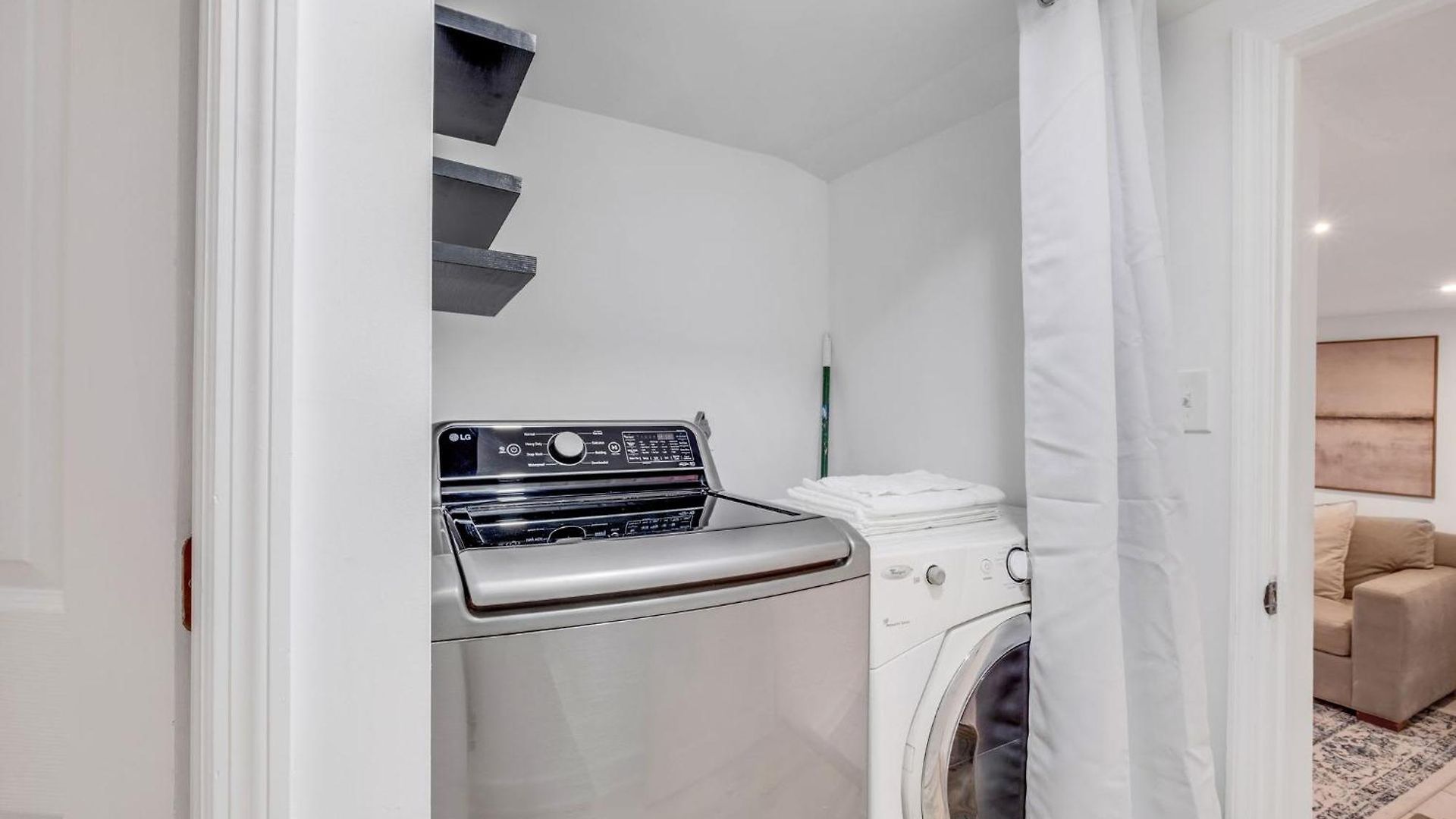 Holiday home Stylish Getaway With Free Parking