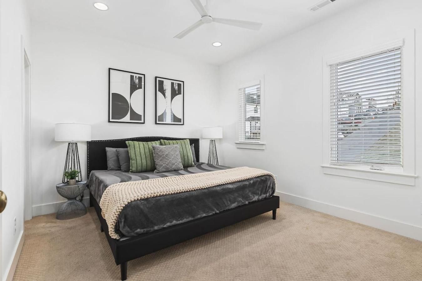 Two Neighboring Homes Sleeps 24 Walk To 12 South Holiday home