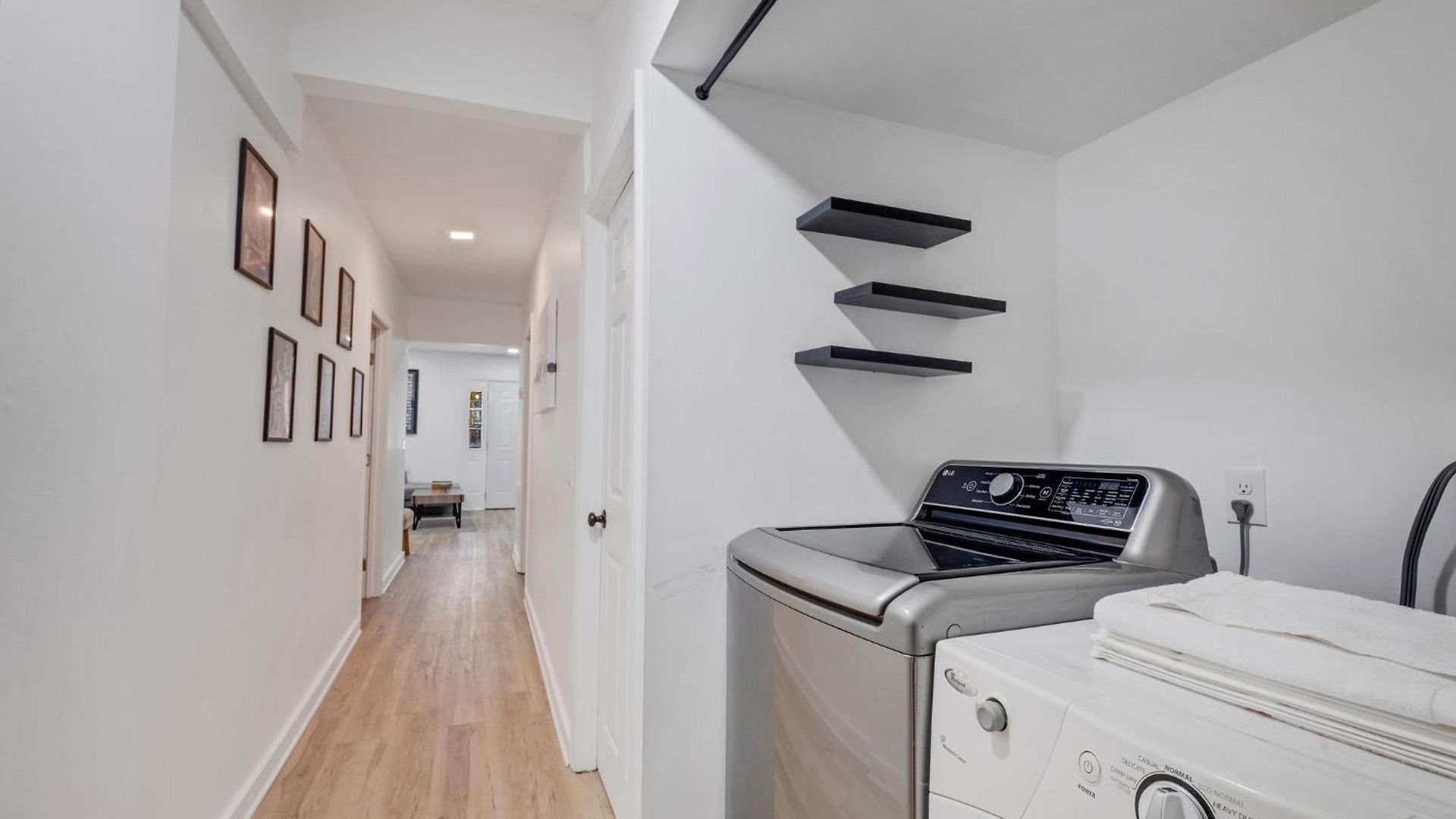 Stylish Getaway With Free Parking *