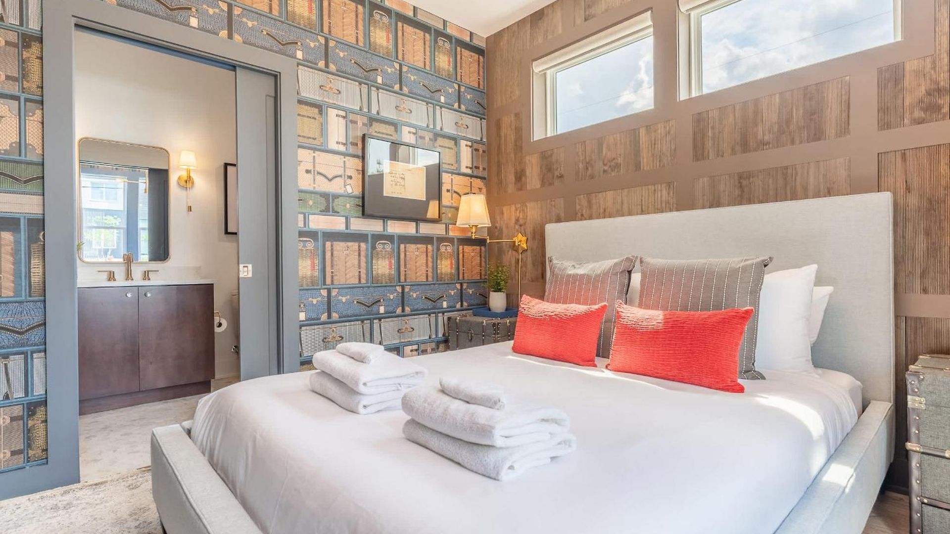 Holiday home Luxe Group With Hot Tub & Rooftop Lounge *