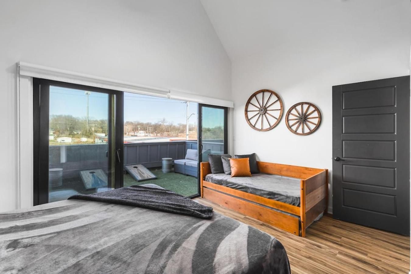 Two Adjacent Homes Sleeps 24 Only 3 Miles To Broadway