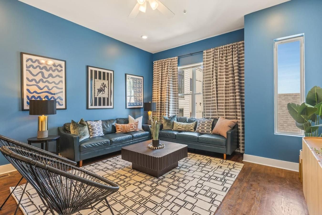 Walk To Vanderbilt And Belmont With Garage And Rooftop Deck Holiday home