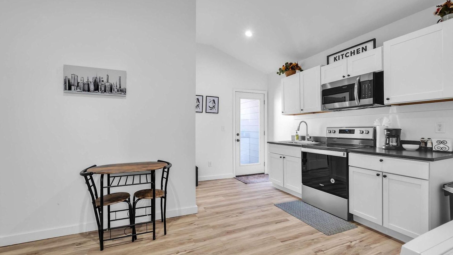 Spacious Duplex In Prime Location Nashville