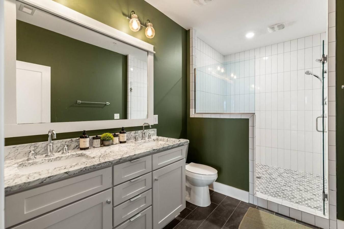 Private Rooftop Near Vanderbilt Only 2 Miles From Downtown Holiday home