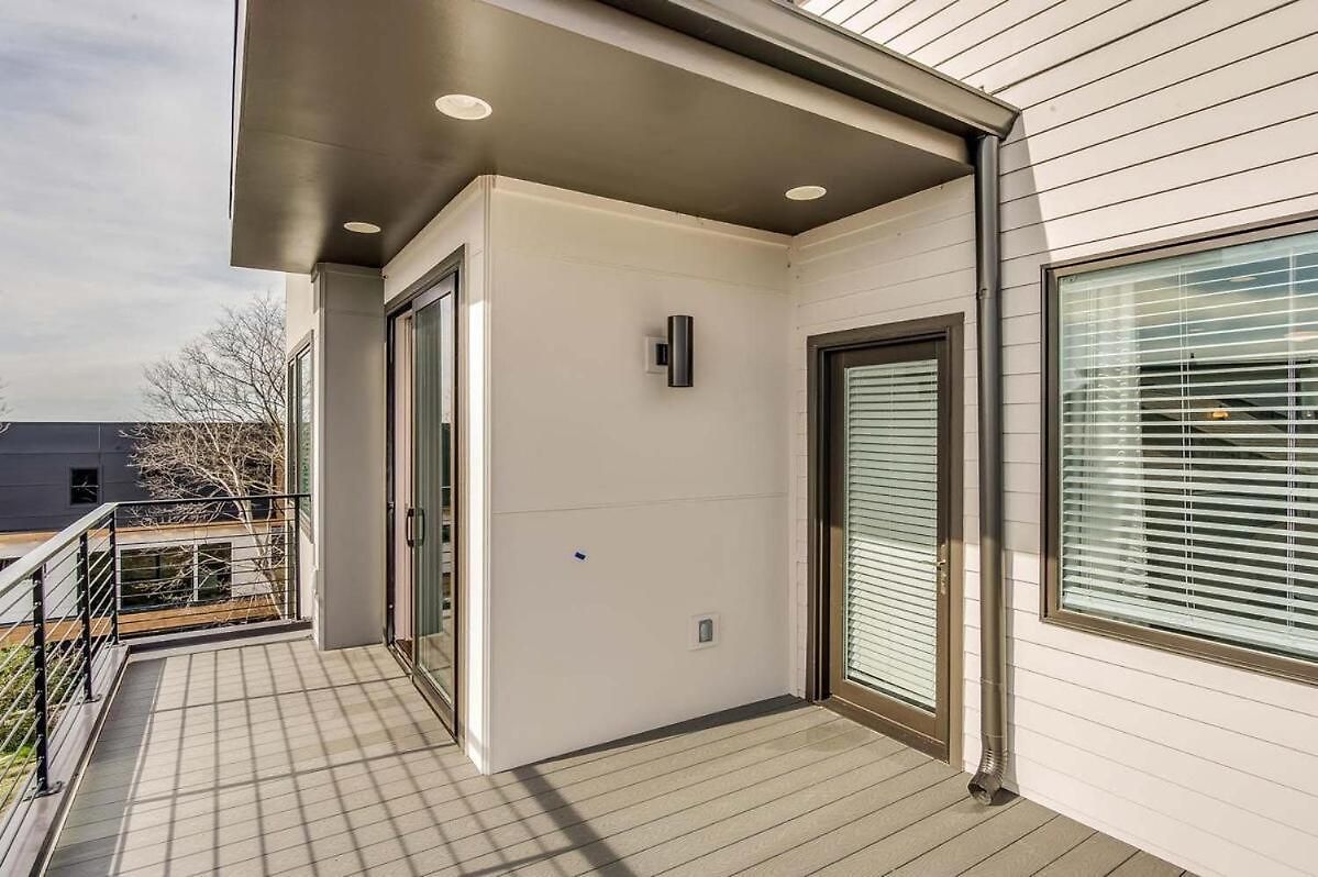 Stunning Skyline Manor - Rooftop Views *