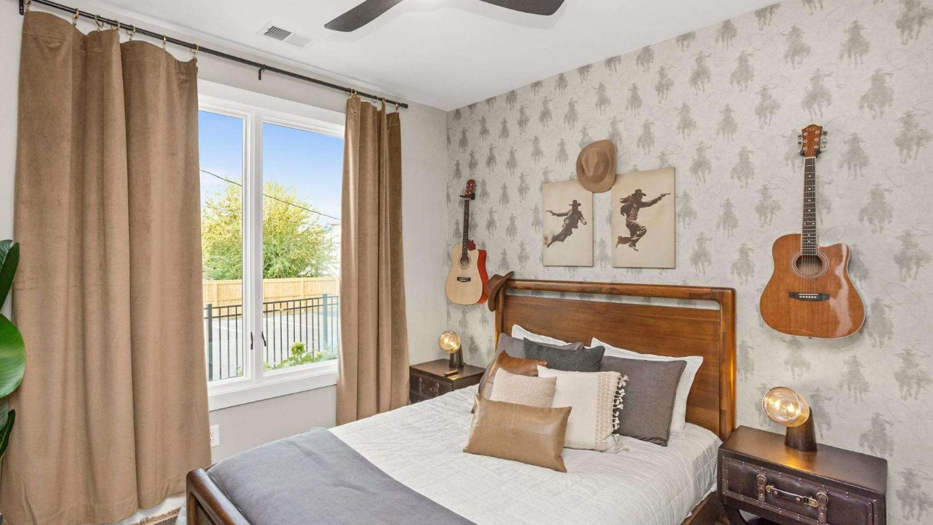 Luxury House In With Rooftop Deck Holiday home