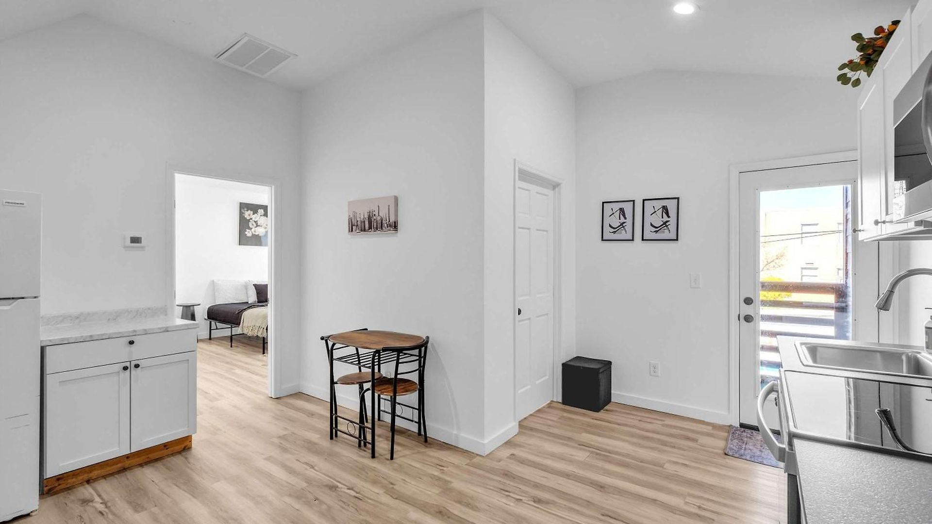 Spacious Duplex In Prime Location *