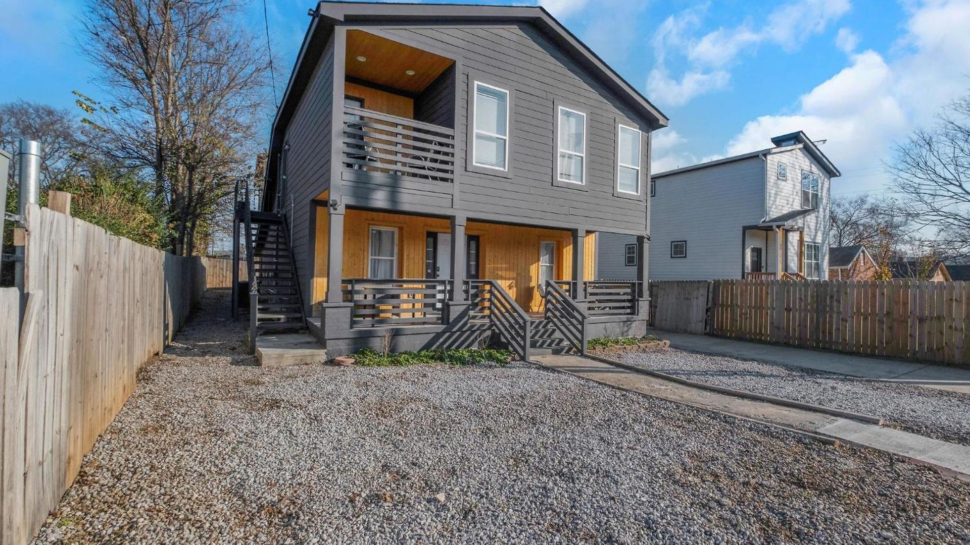 Stylish Getaway With Free Parking Holiday home