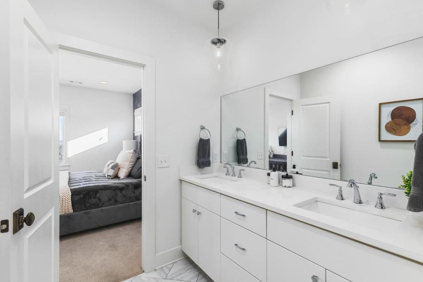 Two Neighboring Homes Sleeps 24 Walk To 12 South