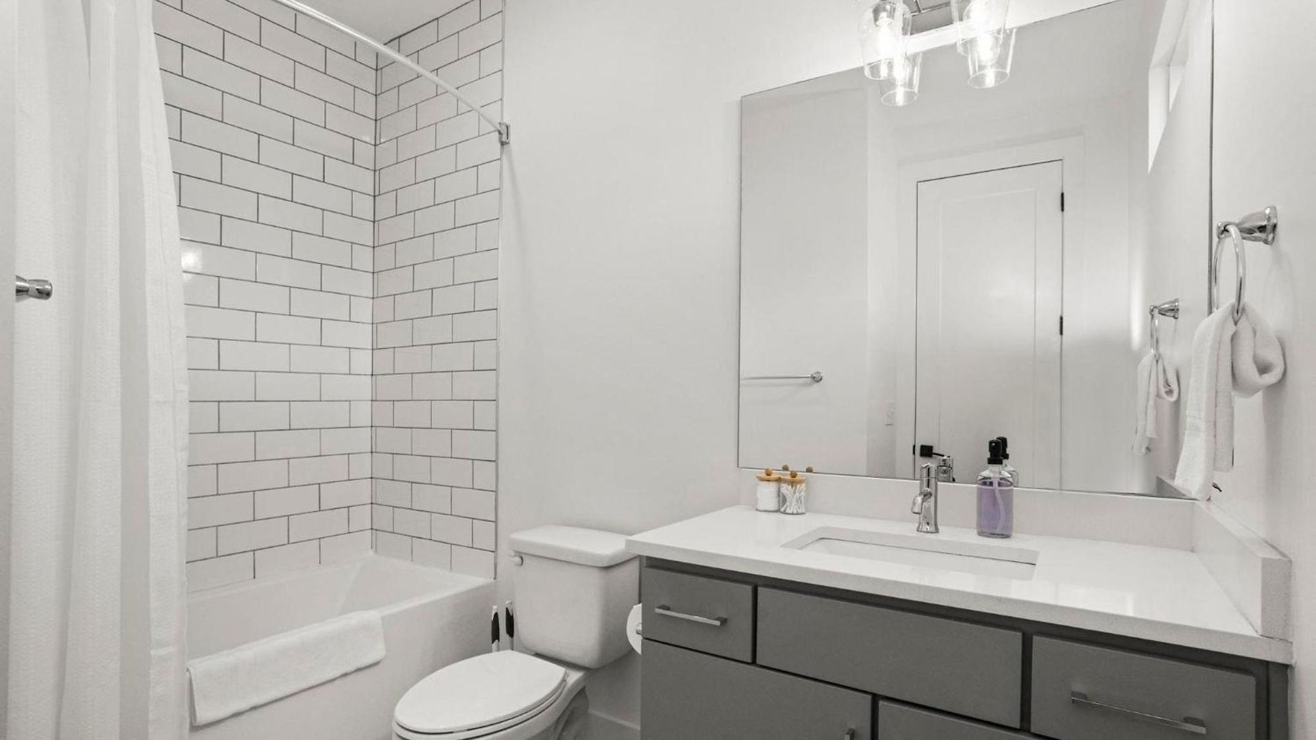 Holiday home 2 Adjacent Gem Great For Big Groups 8th Ave S