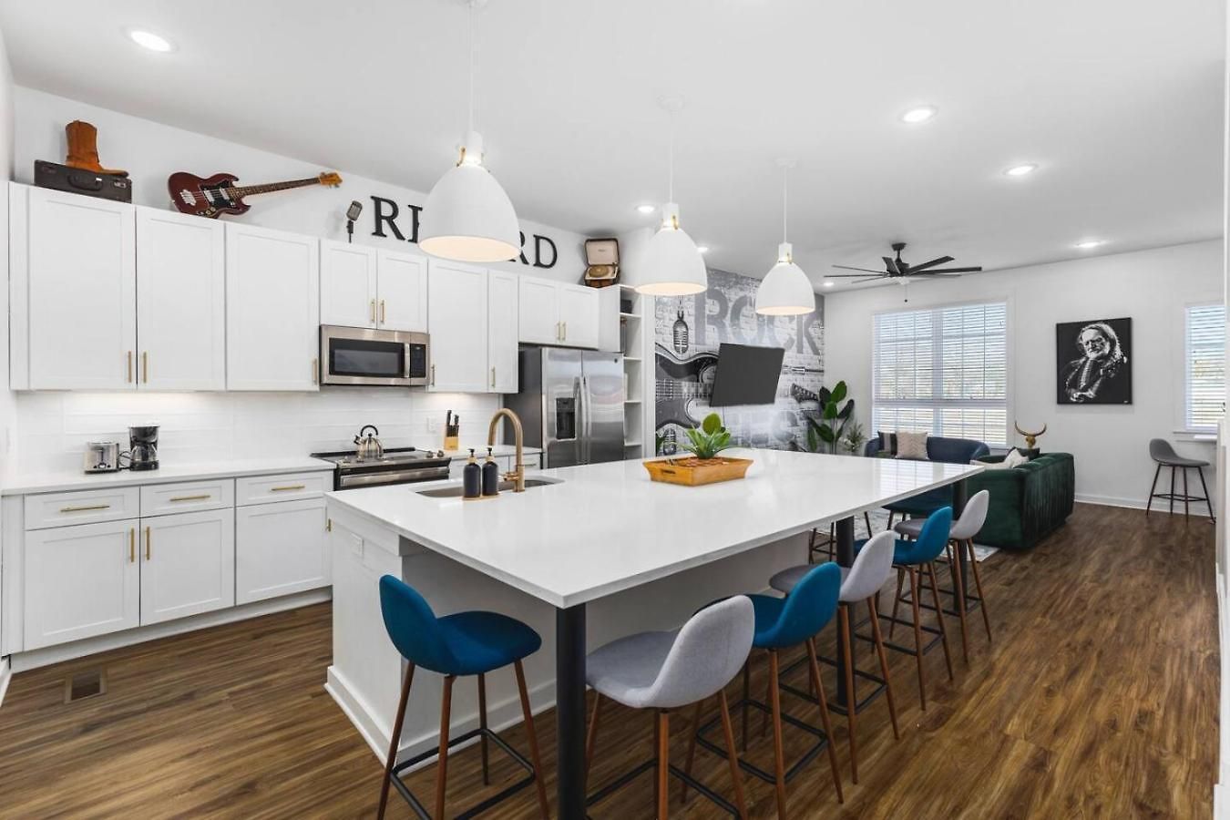 Two Adjacent Homes Sleeps 24 Only 3 Miles To Broadway Nashville