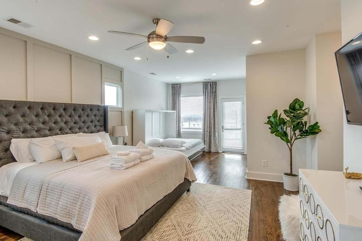 Stunning Skyline Manor - Rooftop Views Villa Nashville