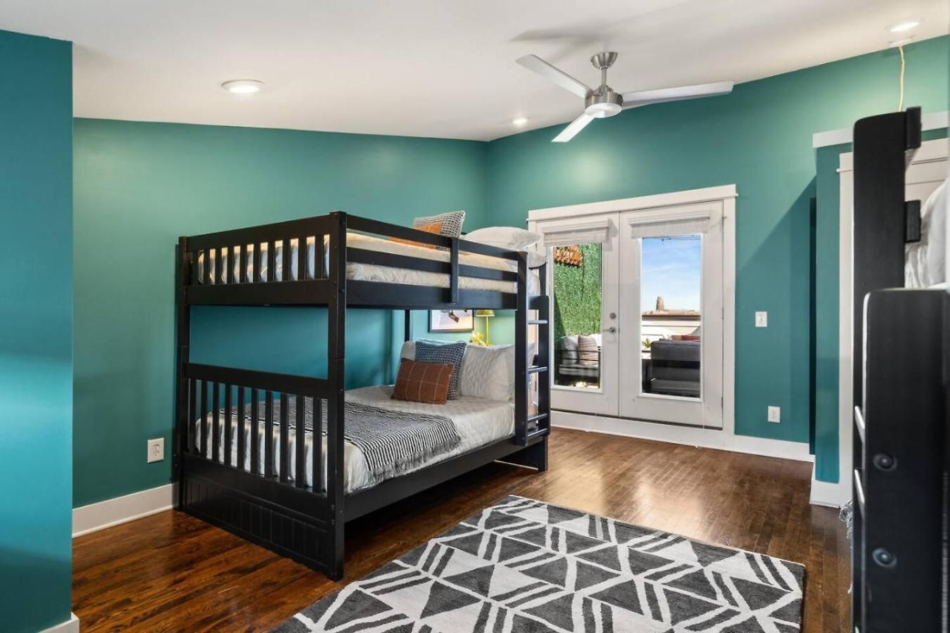 Private Rooftop Near Vanderbilt Only 2 Miles From Downtown *