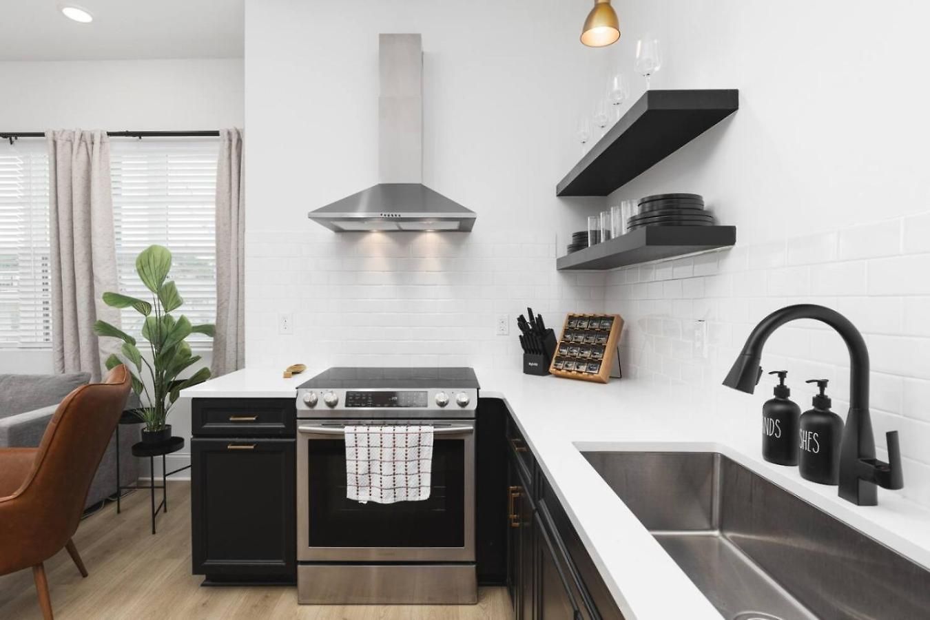 Sleeps 32 Only 10 Minutes To Broadway 4 Side By Side * Nashville