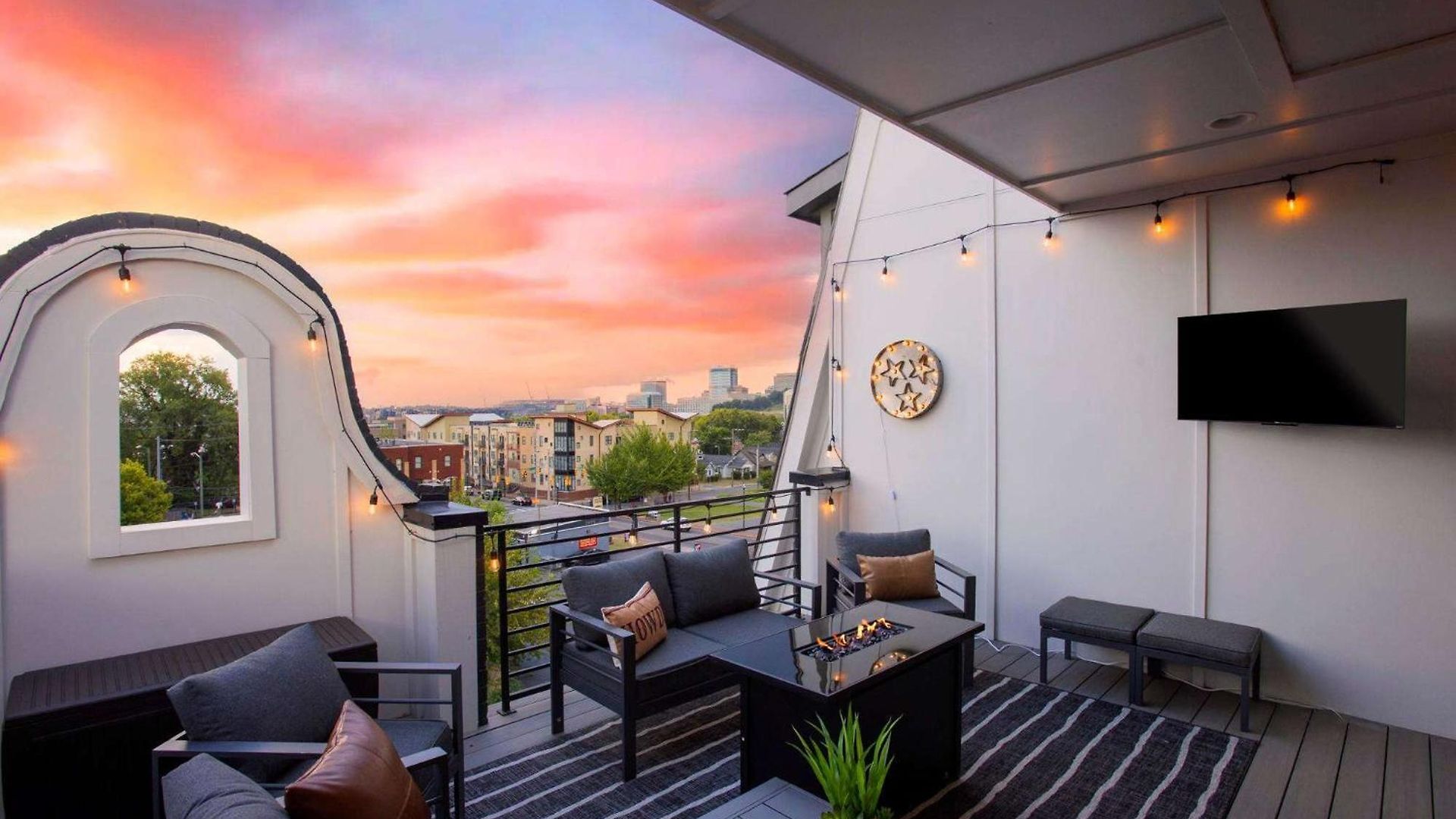 Holiday home Luxury House In With Rooftop Deck *