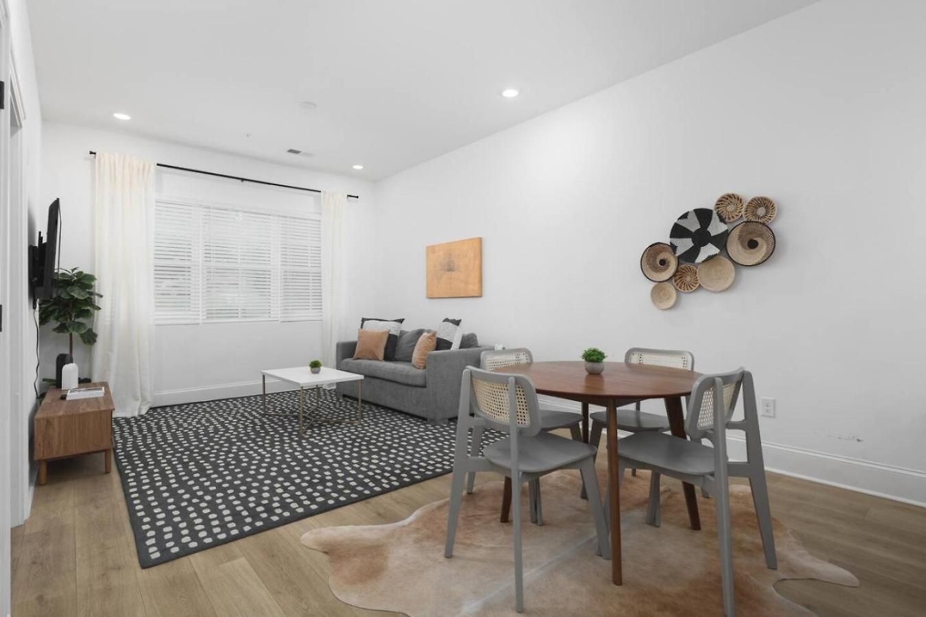 Only 3 Miles From Broadway Sleeps 16 Two Side By Side Holiday home Nashville