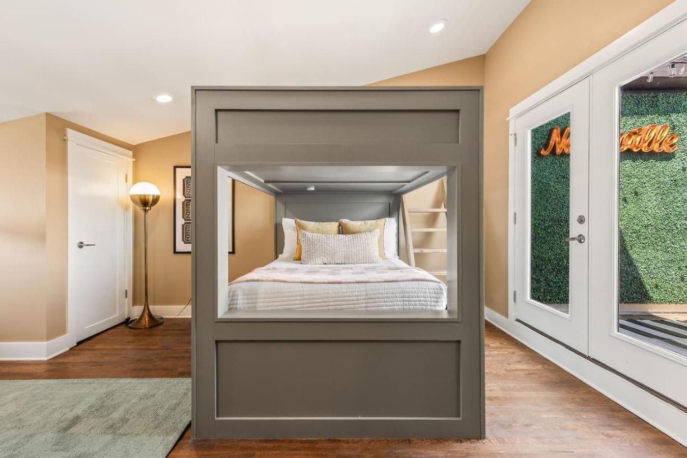 Walk To Vanderbilt And Belmont With Garage And Rooftop Deck Holiday home Nashville