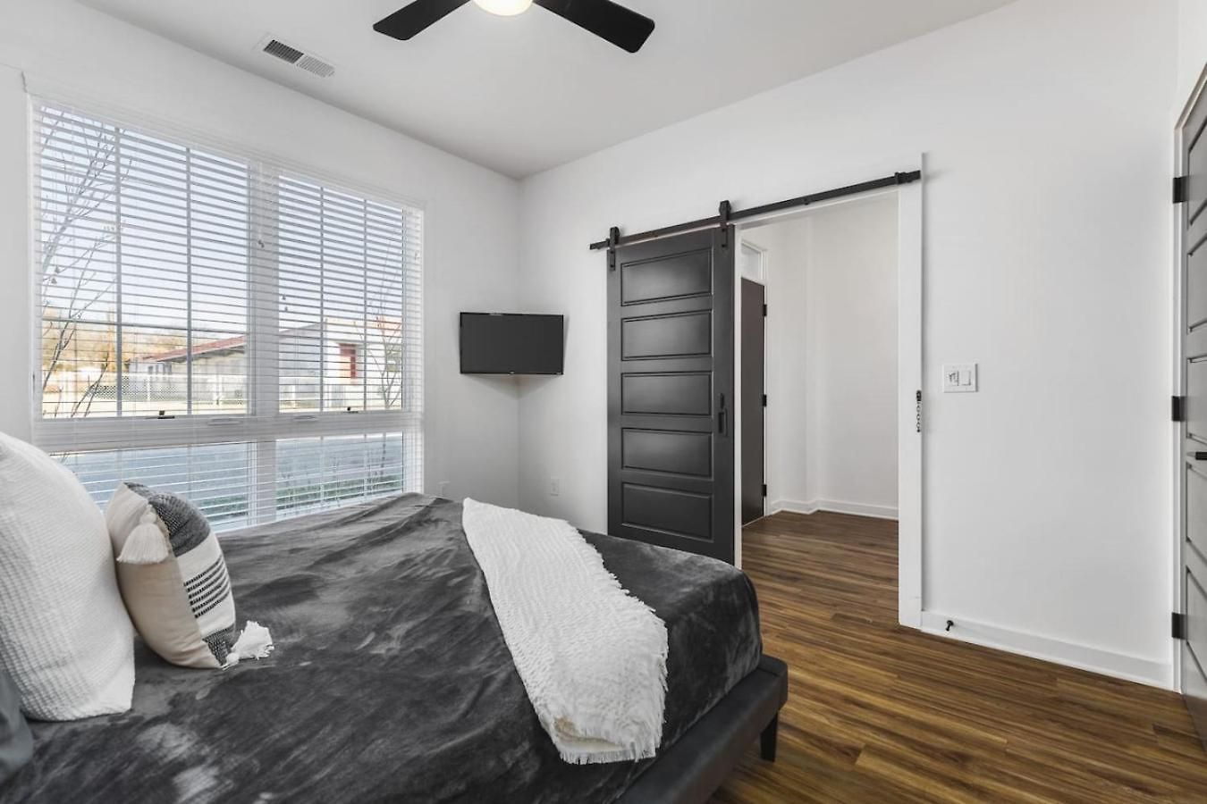 Holiday home Two Adjacent Homes Sleeps 24 Only 3 Miles To Broadway Nashville