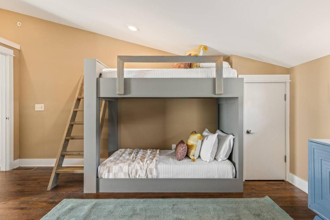 Holiday home Walk To Vanderbilt And Belmont With Garage And Rooftop Deck