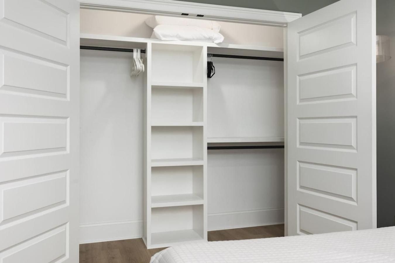 Sleeps 20 Three Side By Side 10 Minutes To Broadway
