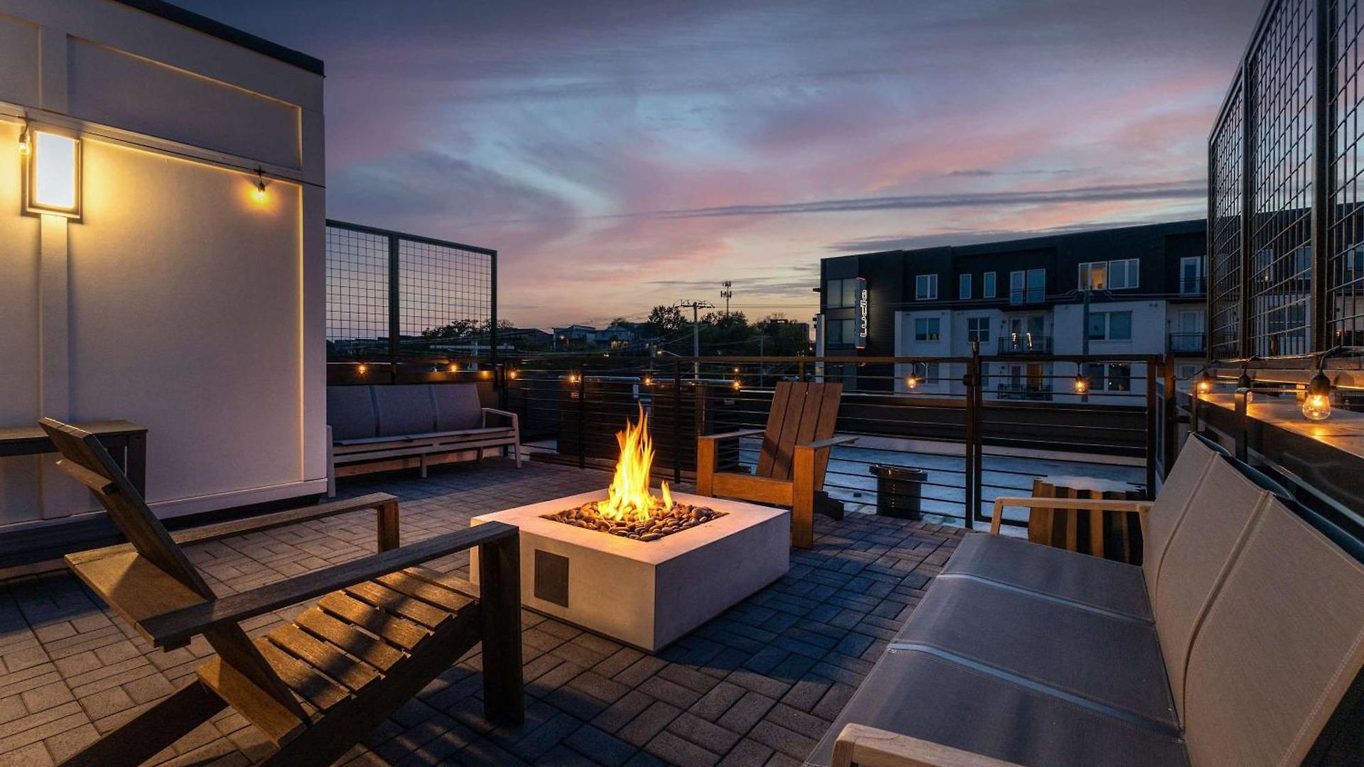Rooftop Fire Pit & Skyline Views Near Broadway Nashville