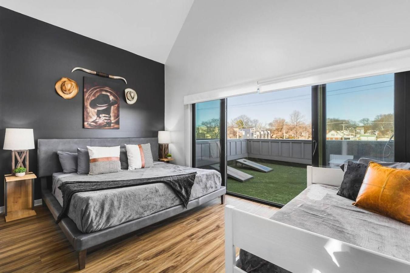 Two Adjacent Homes Sleeps 24 Only 3 Miles To Broadway Nashville