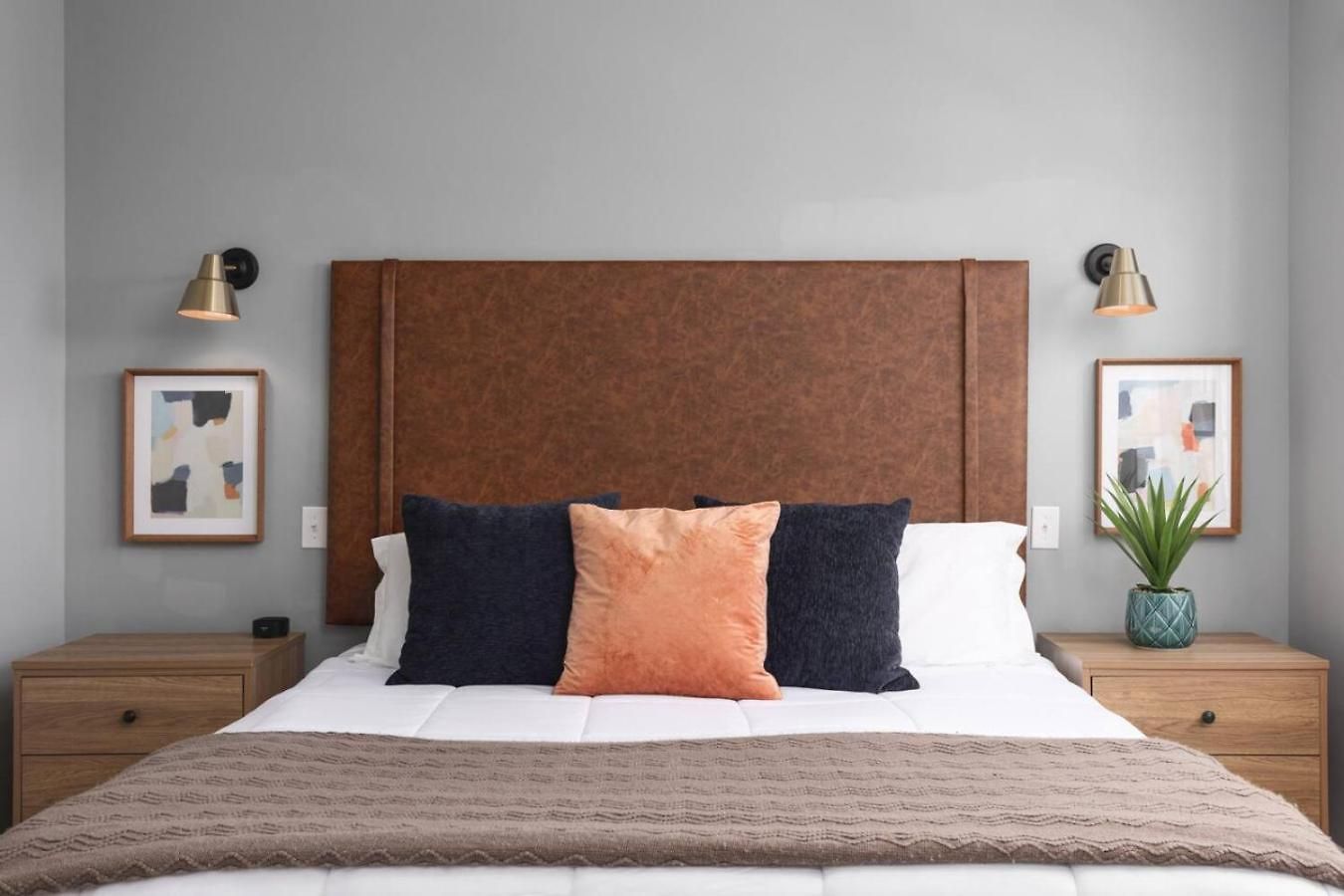 Sleeps 32 Only 10 Minutes To Broadway 4 Side By Side * Nashville