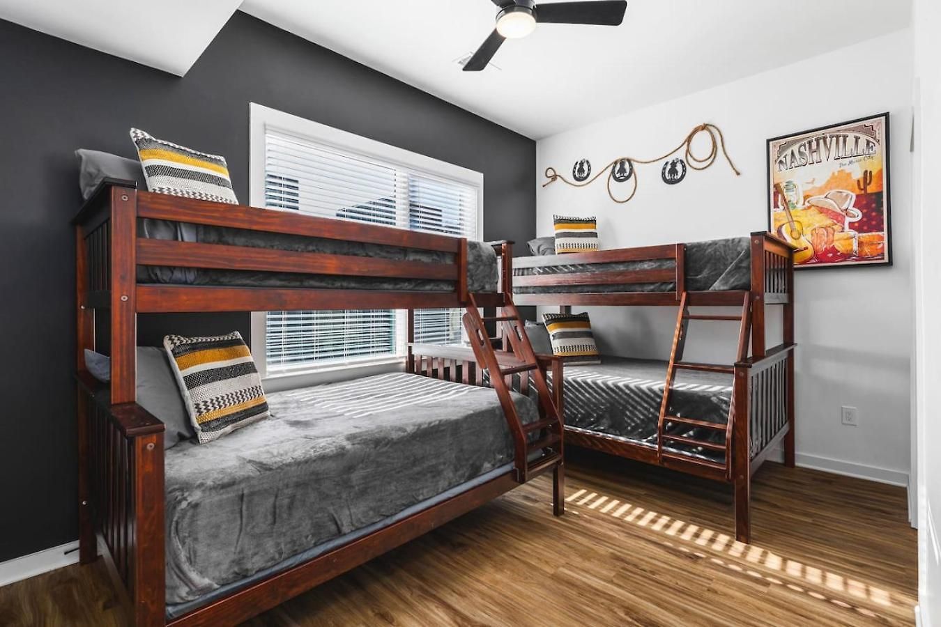 Holiday home Two Adjacent Homes Sleeps 24 Only 3 Miles To Broadway Nashville