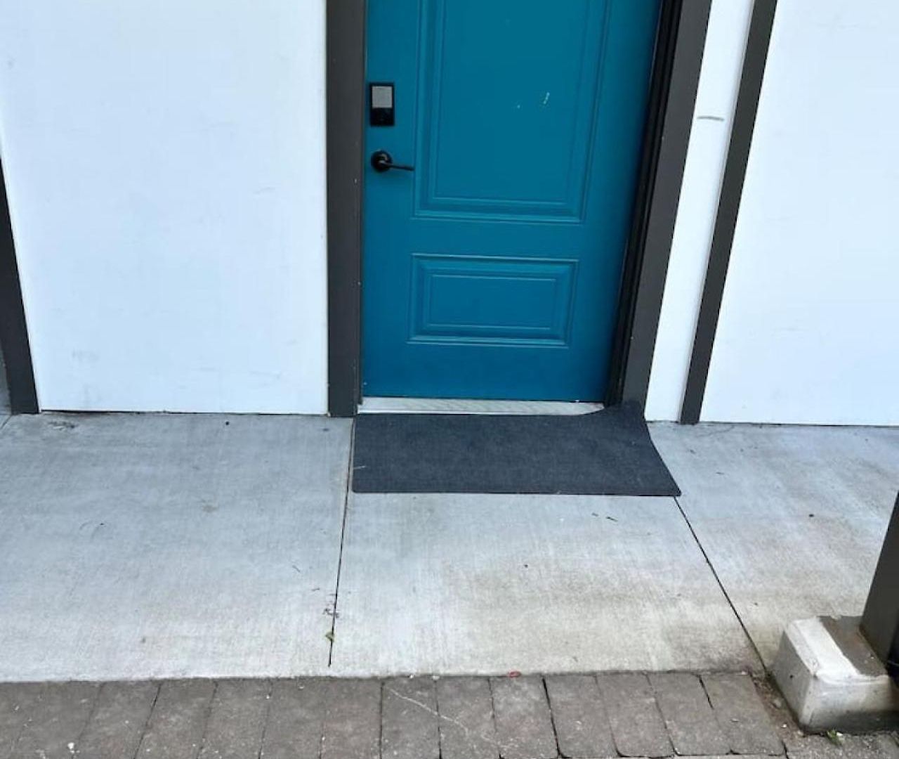 Only 3 Miles From Broadway Sleeps 16 Two Side By Side Holiday home Nashville