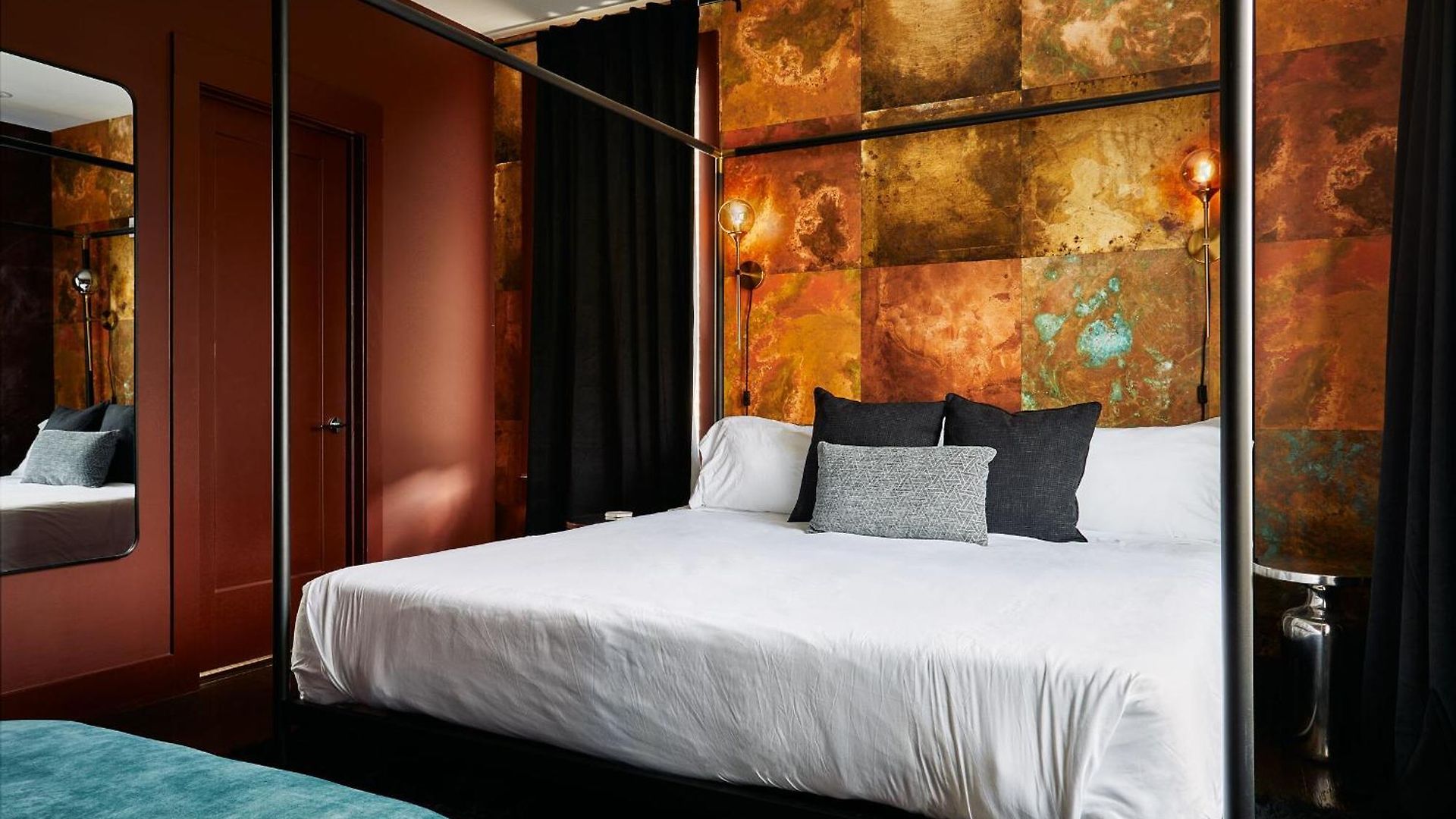 Stylish 2 Penthouse Walk To Shopping, Food, 1 Of 7 Themed Lofts At Cowrite, Find Coffee And Tacos Downstairs, Complimentary Spin Class, Walk To Shopping In 12 South, 10 Minutes To Broadway, Parking, 24 Hr Hospitality *