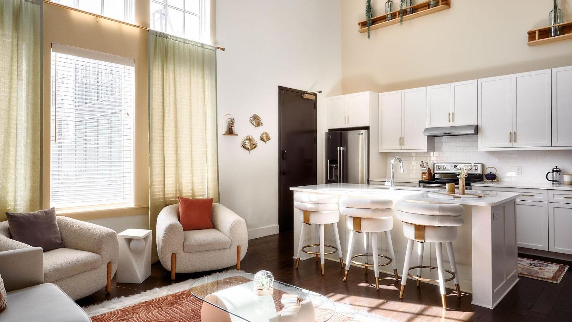 Courtyard Penthouse, Kings Beds & Soaring Ceilings, 1 Of 7 Themed Lofts At Cowrite, Find Coffee And Tacos Downstairs, Complimentary Spin Class, Walk To Shopping In 12 South, 10 Minutes To Broadway, Parking, 24 Hr Hospitality * Nashville