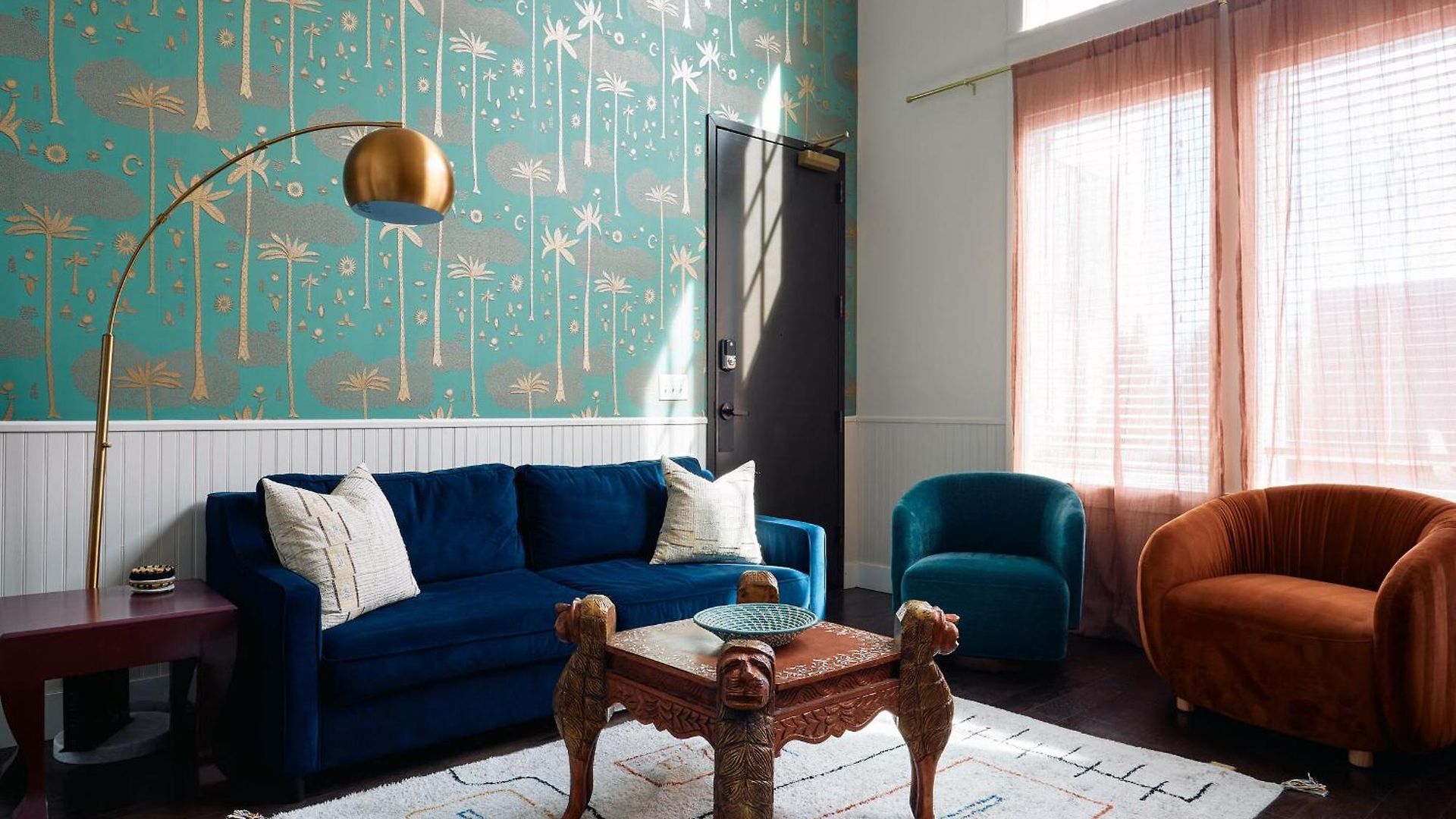 Apartment Stylish Boho Courtyard Loft With King Beds In 12s At 1 Of 7 Themed Lofts At Cowrite, Find Coffee And Tacos Downstairs, Complimentary Spin Class, Walk To Shopping In 12 South, 10 Minutes To Broadway, Parking, 24 Hr Hospitality *