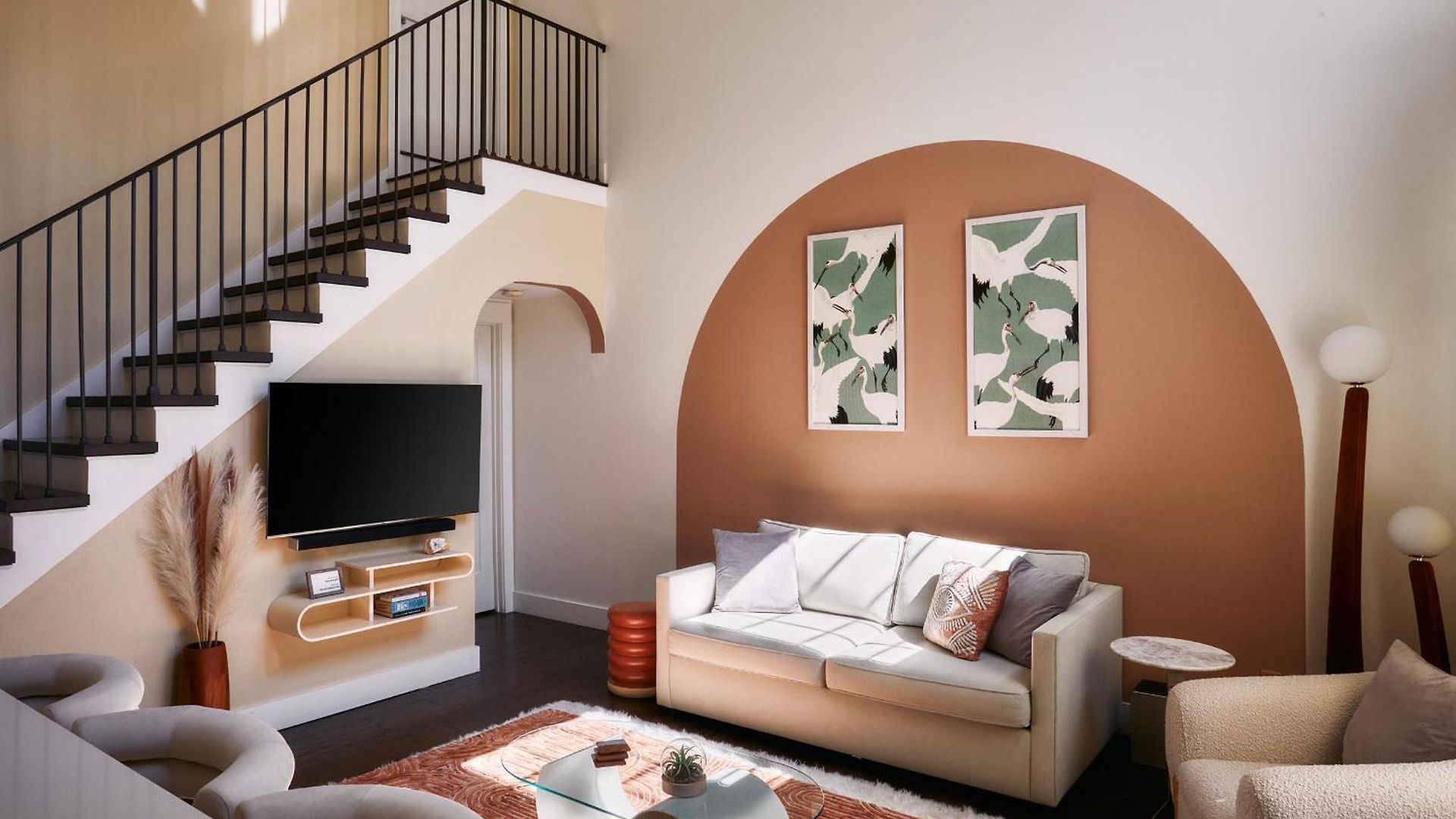 Courtyard Penthouse, Kings Beds & Soaring Ceilings, 1 Of 7 Themed Lofts At Cowrite, Find Coffee And Tacos Downstairs, Complimentary Spin Class, Walk To Shopping In 12 South, 10 Minutes To Broadway, Parking, 24 Hr Hospitality Nashville