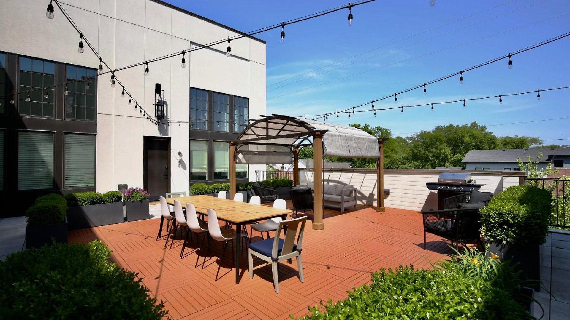 Apartment Penthouse In 12 South With Balcony, Near Broadway! *