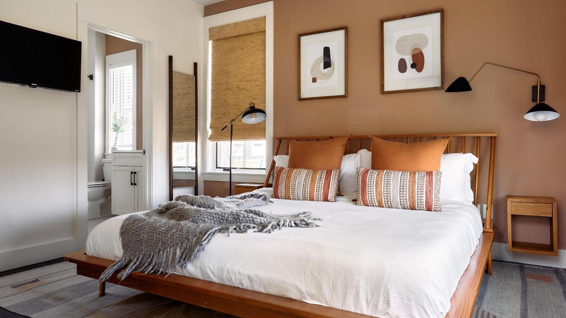 Penthouse In 12 South With Balcony, Near Broadway! Apartment *
