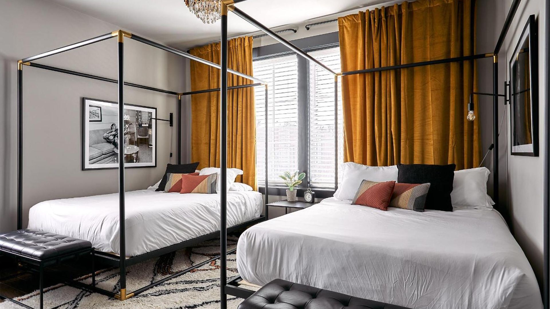 Apartment Stylish 2 Penthouse Walk To Shopping, Food, 1 Of 7 Themed Lofts At Cowrite, Find Coffee And Tacos Downstairs, Complimentary Spin Class, Walk To Shopping In 12 South, 10 Minutes To Broadway, Parking, 24 Hr Hospitality Nashville