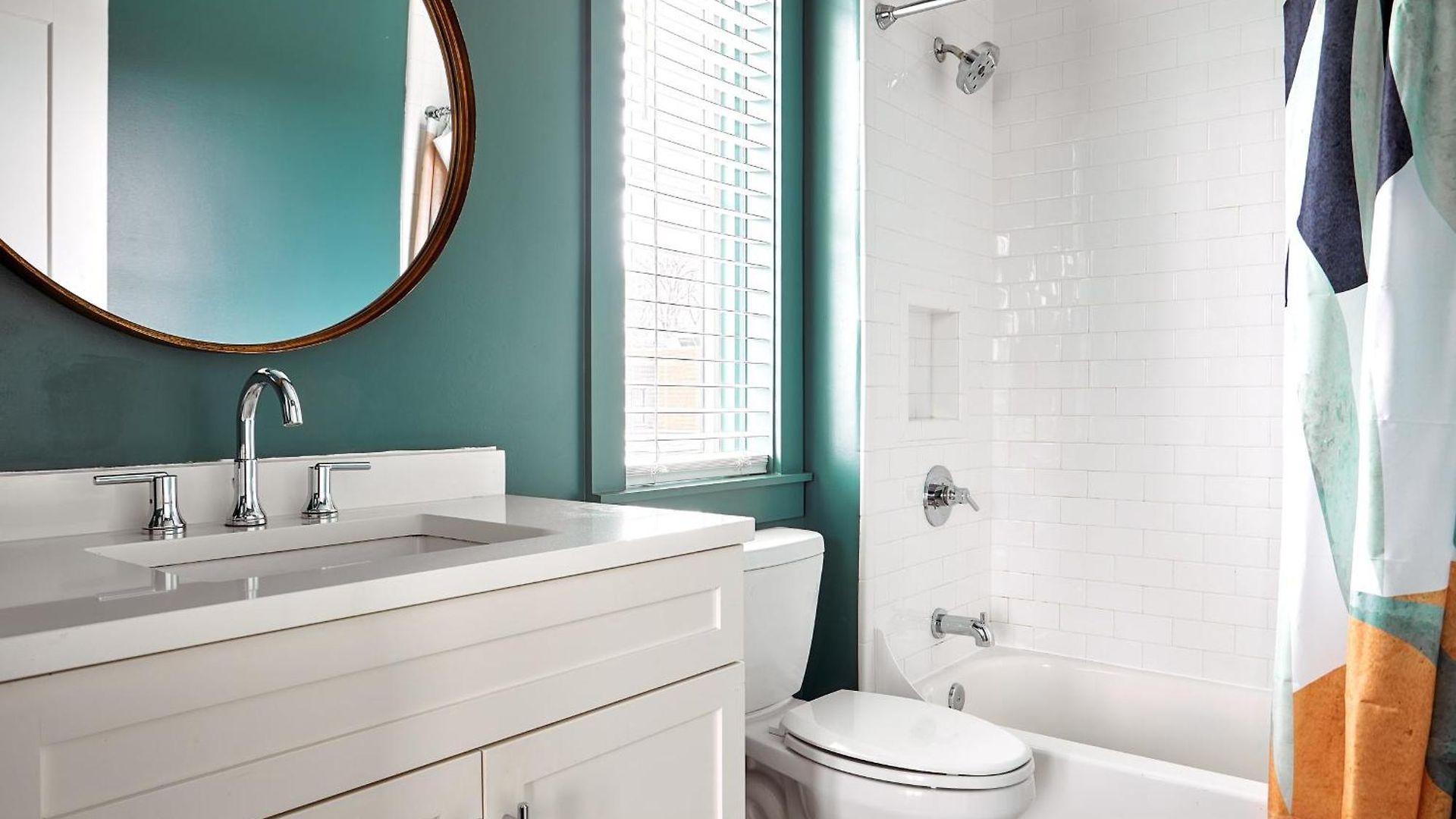 Upscale 12 South Penthouse With 2 Kings, Balcony 1 Of 7 Themed Lofts At Cowrite, Find Coffee And Tacos Downstairs, Complimentary Spin Class, Walk To Shopping In 12 South, 10 Minutes To Broadway, Parking, 24 Hr Hospitality Apartment Nashville