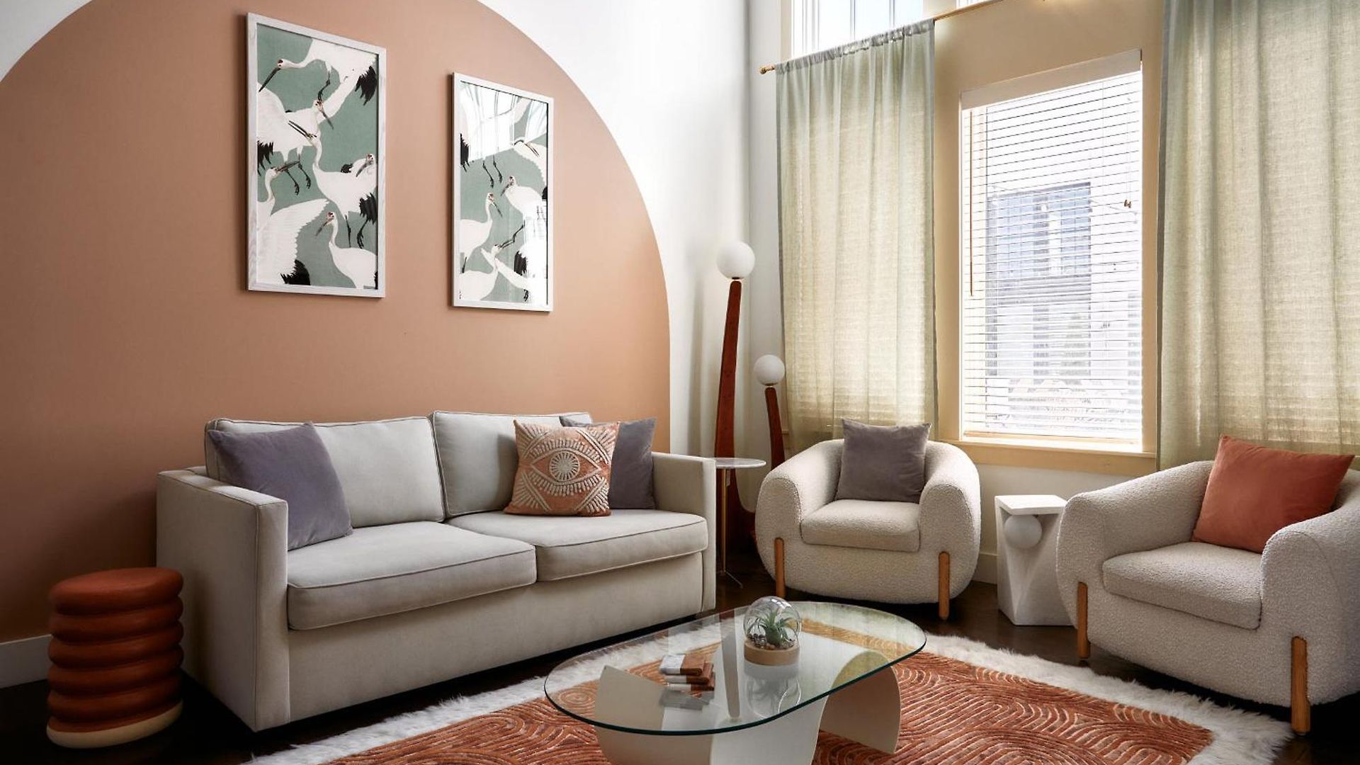 Courtyard Penthouse, Kings Beds & Soaring Ceilings, 1 Of 7 Themed Lofts At Cowrite, Find Coffee And Tacos Downstairs, Complimentary Spin Class, Walk To Shopping In 12 South, 10 Minutes To Broadway, Parking, 24 Hr Hospitality * Nashville