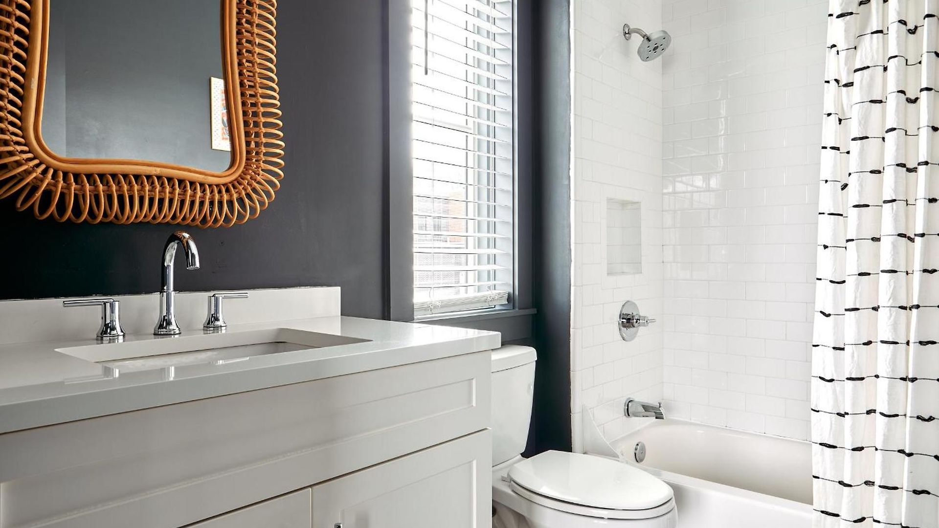 Apartment Upscale 12 South Penthouse With 2 Kings, Balcony 1 Of 7 Themed Lofts At Cowrite, Find Coffee And Tacos Downstairs, Complimentary Spin Class, Walk To Shopping In 12 South, 10 Minutes To Broadway, Parking, 24 Hr Hospitality Nashville